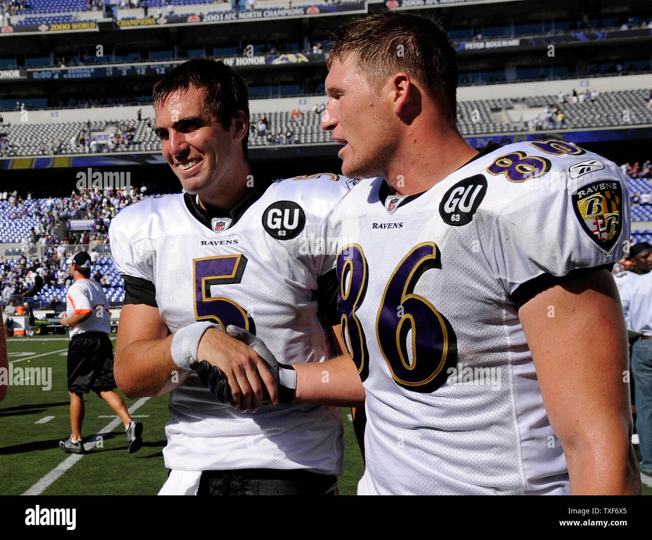 baltimore-ravens-quarterback-joe-flacco-5-walks-off-the-field-with-teammate-todd-heap-followin...jpg