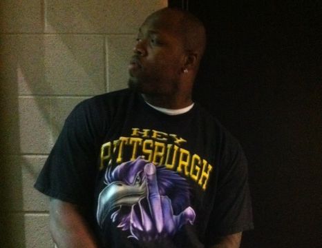 terrell-suggs-pittsburgh-middle-finger-shirt-1.jpg
